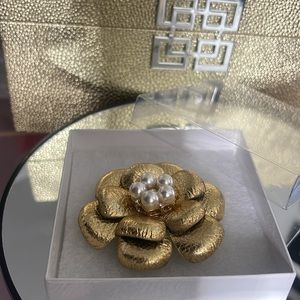🆕Handcrafted Genuine Leather Brooch - Metallic Gold and Pearl in Box